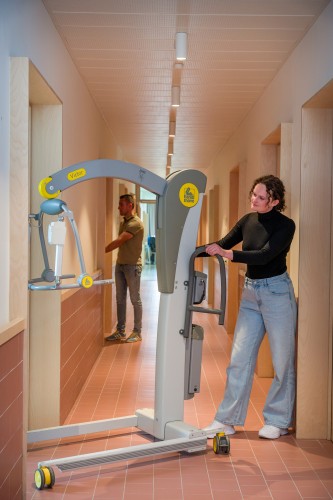 Mobile hoists with tilting spreader bar 2610 (Victor) - Handi-Rehab Patient lift hoist