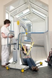 Mobile hoist 2600 (Victor) ; Standard/contour sling - Handi-Rehab Patient lift hoist