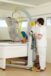 Mobile hoist 2600 (Victor) ; Standard/contour sling - Handi-Rehab Patient lift hoist