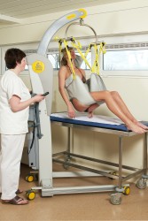 Mobile hoist 2600 (Victor) ; Bathing sling ; Bathing sling with head support - Handi-Rehab Lifting systems