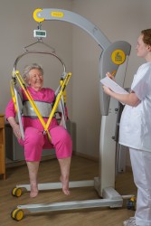 Mobile hoist 2600 (Victor) ; Digital scale - Handi-Rehab Patient lift hoist