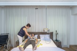 The freedom bridge - Handi-Rehab Patient lift hoist