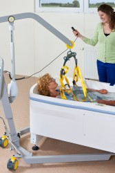 Mobile hoist 1640 ; Bathing sling ; Classic spreader bar ; Digital scale - Handi-Rehab Lifting systems