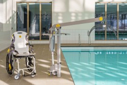 Mobile pool lift  ; Pool lift chair - Handi-Rehab Patient lift hoist