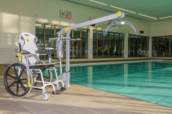 Mobile pool lift  ; Pool lift chair - Handi-Rehab Patient lift hoist