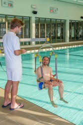 Mobile pool lift  ; Pool lift chair - Handi-Rehab Patient lift hoist