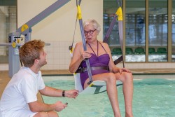 Mobile pool lift  ; Pool lift chair - Handi-Rehab Patient lift hoist