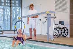 Mobile pool lift  ; Pool lift chair - Handi-Rehab Patient lift hoist