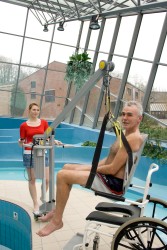 Mobile pool lift  ; Seat sling PVC ; Classic spreader bar - Handi-Rehab Patient lift hoist