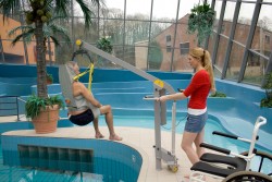 Mobile pool lift  ; Bathing sling ; Bathing sling with head support ; Classic spreader bar - Handi-Rehab Patient lift hoist