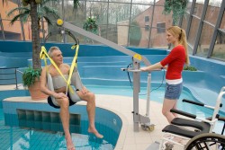 Mobile pool lift  ; Bathing sling ; Classic spreader bar - Handi-Rehab Lifting systems
