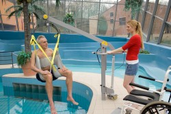 Mobile pool lift  ; Bathing sling ; Classic spreader bar - Handi-Rehab Patient lift hoist