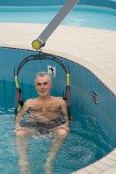 Mobile pool lift  ; Seat sling PVC ; Classic spreader bar - Handi-Rehab Patient lift hoist