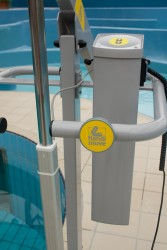 Mobile pool lift  - Handi-Rehab Patient lift hoist