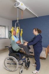Ceiling hoist - with motor fixed on the rail ; DayLite Sling ; Standard spreader bar - Handi-Rehab Patient lift hoist